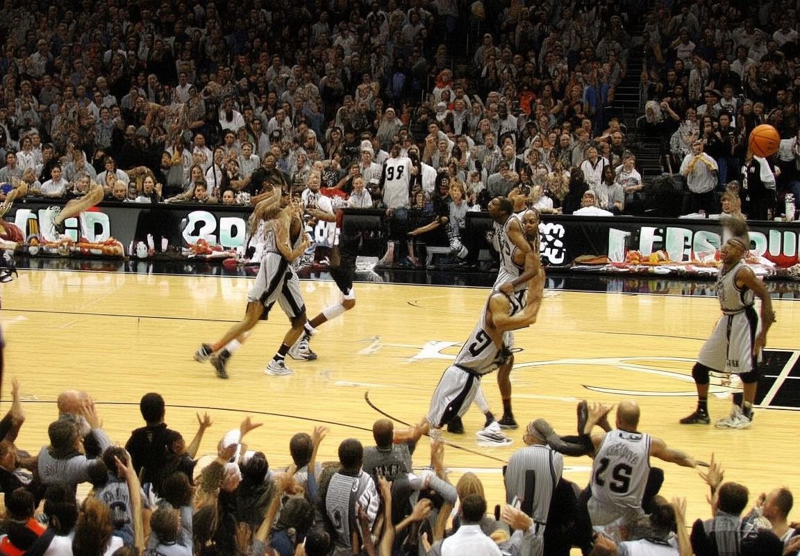 2007年NBA总决赛：太阳“跑轰”对决马刺团队智慧，战术解析与影响(图2)